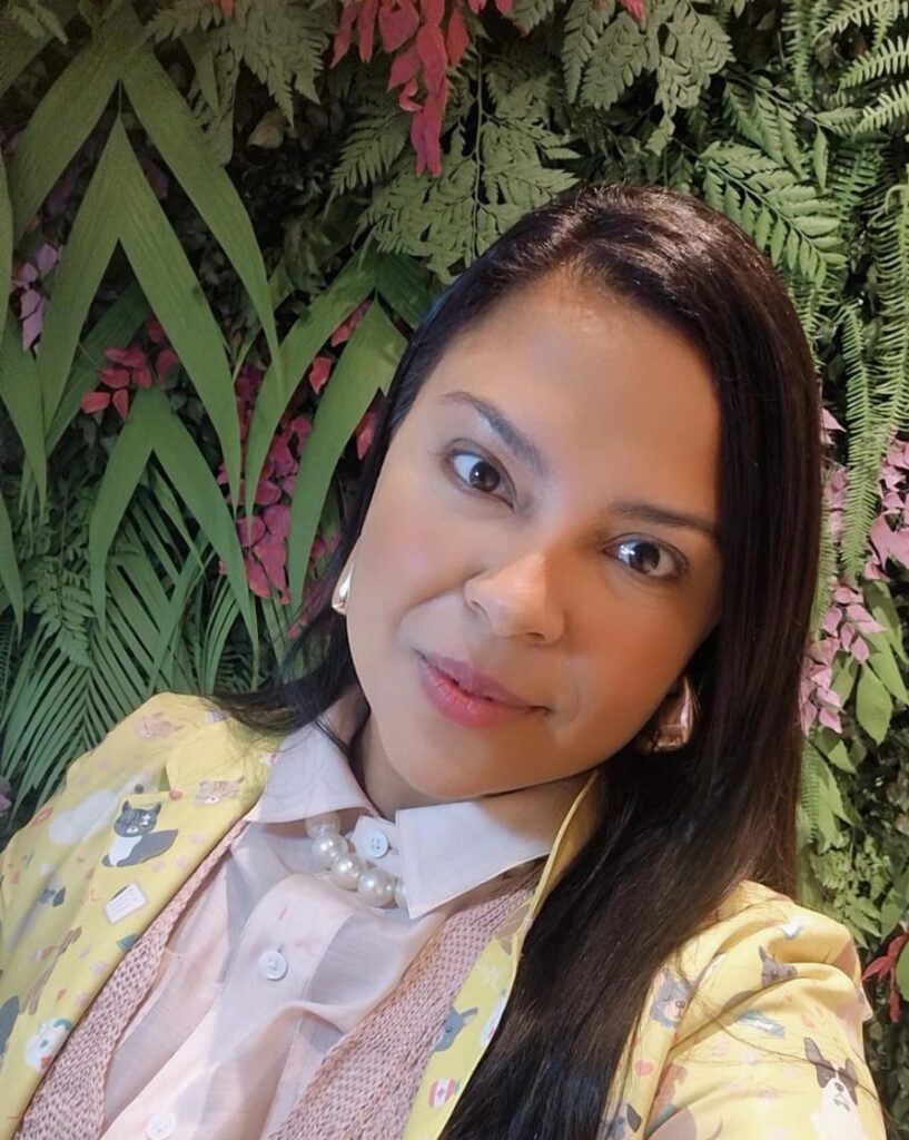 Dra. Camila Lacerda, alergista e pediatra, em seu consultorio em Sao Paulo